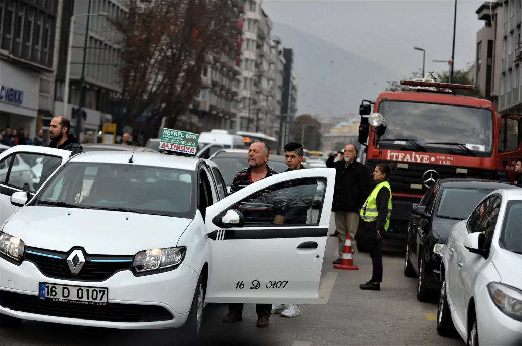 Saat 09.05'te Bursa'da hayat durdu
