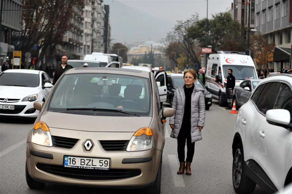 Saat 09.05'te Bursa'da hayat durdu