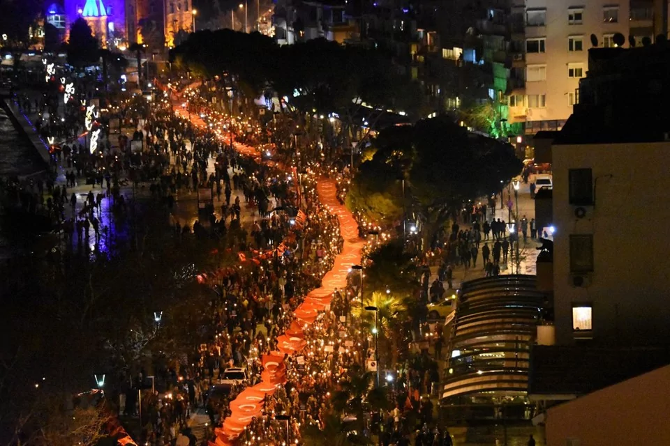 Meşaleler Çanakkale Şehitleri için yandı
