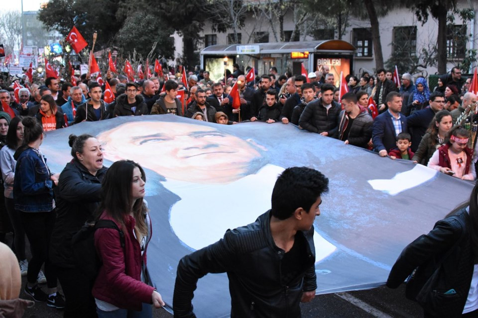 Meşaleler Çanakkale Şehitleri için yandı