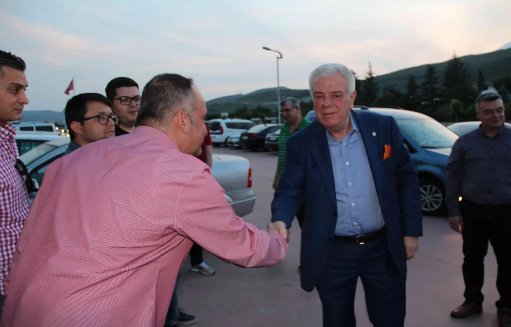 Ali Ay yeşil-beyazlı taraftarlarla buluştu