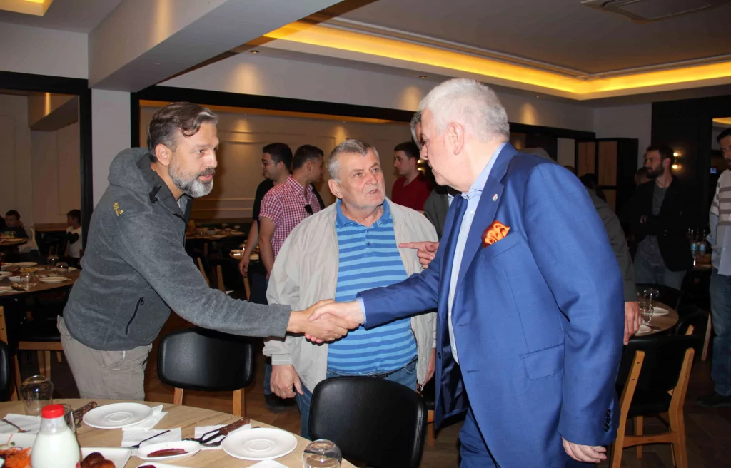 Ali Ay yeşil-beyazlı taraftarlarla buluştu