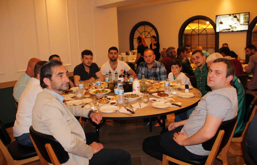 Ali Ay yeşil-beyazlı taraftarlarla buluştu