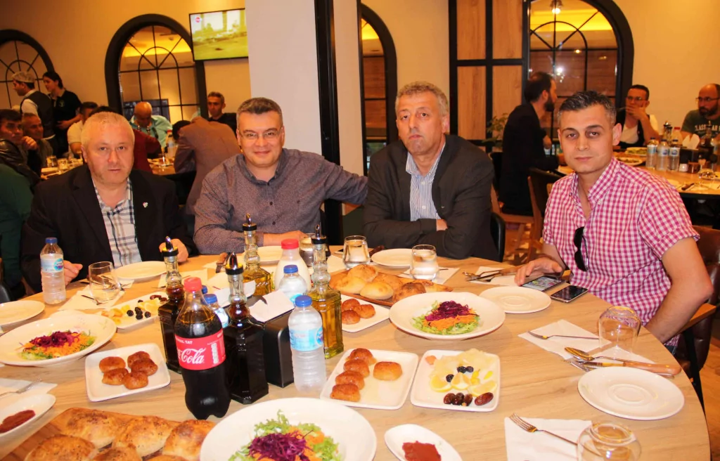 Ali Ay yeşil-beyazlı taraftarlarla buluştu