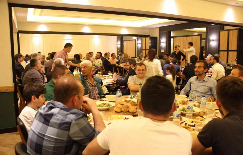 Ali Ay yeşil-beyazlı taraftarlarla buluştu