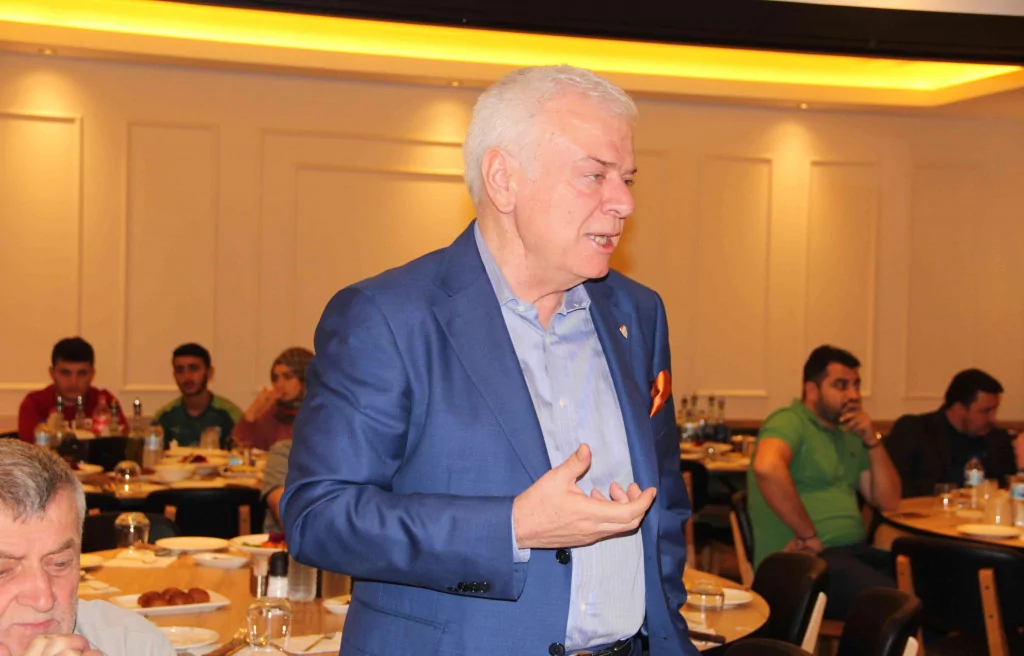 Ali Ay yeşil-beyazlı taraftarlarla buluştu