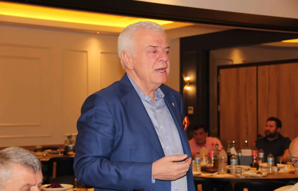 Ali Ay yeşil-beyazlı taraftarlarla buluştu