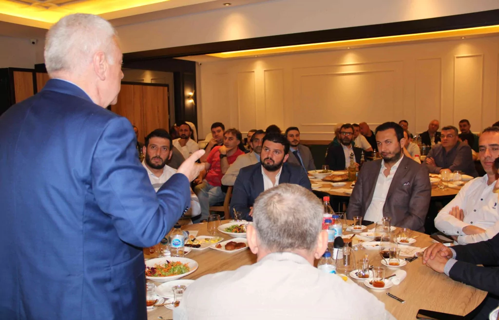 Ali Ay yeşil-beyazlı taraftarlarla buluştu