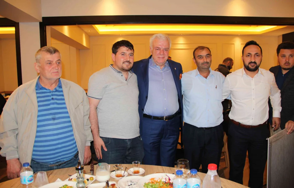 Ali Ay yeşil-beyazlı taraftarlarla buluştu