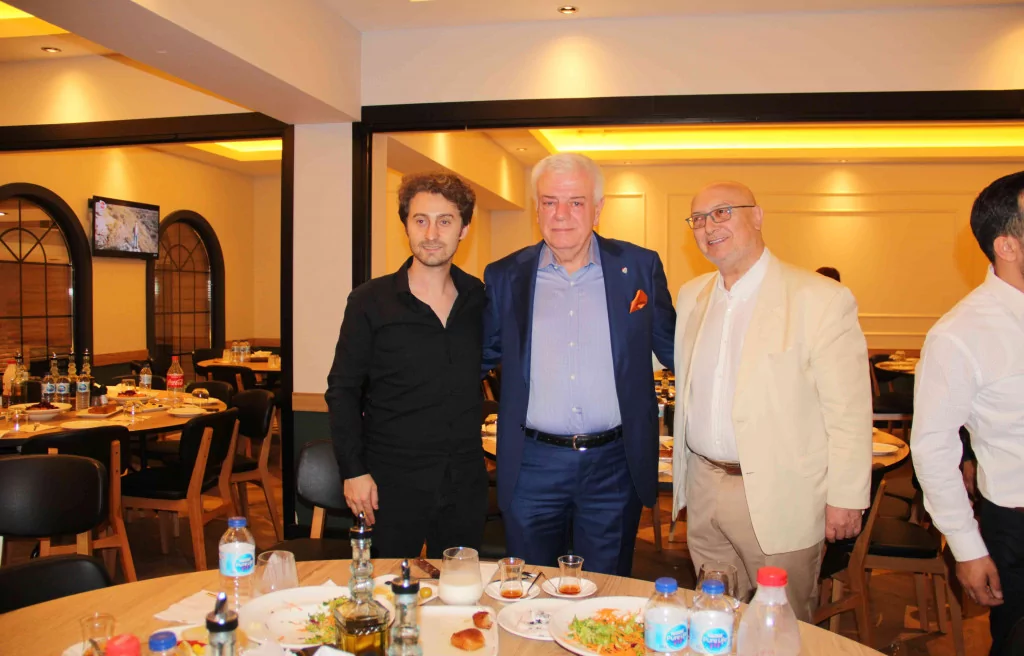 Ali Ay yeşil-beyazlı taraftarlarla buluştu