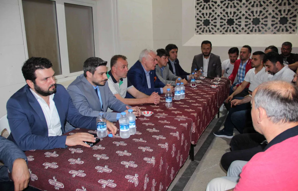 Ali Ay yeşil-beyazlı taraftarlarla buluştu