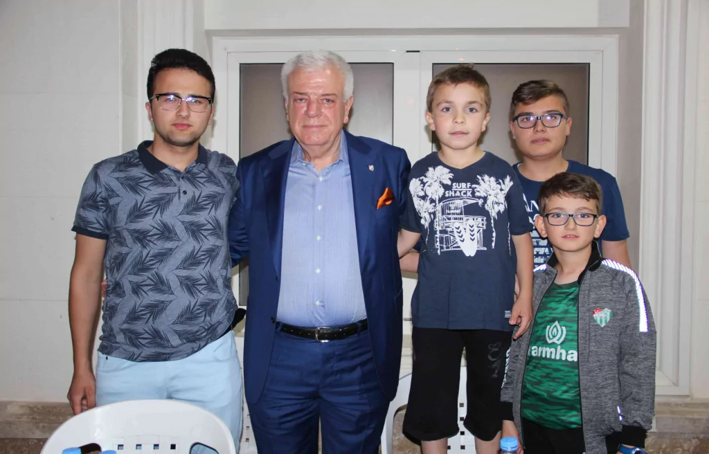 Ali Ay yeşil-beyazlı taraftarlarla buluştu