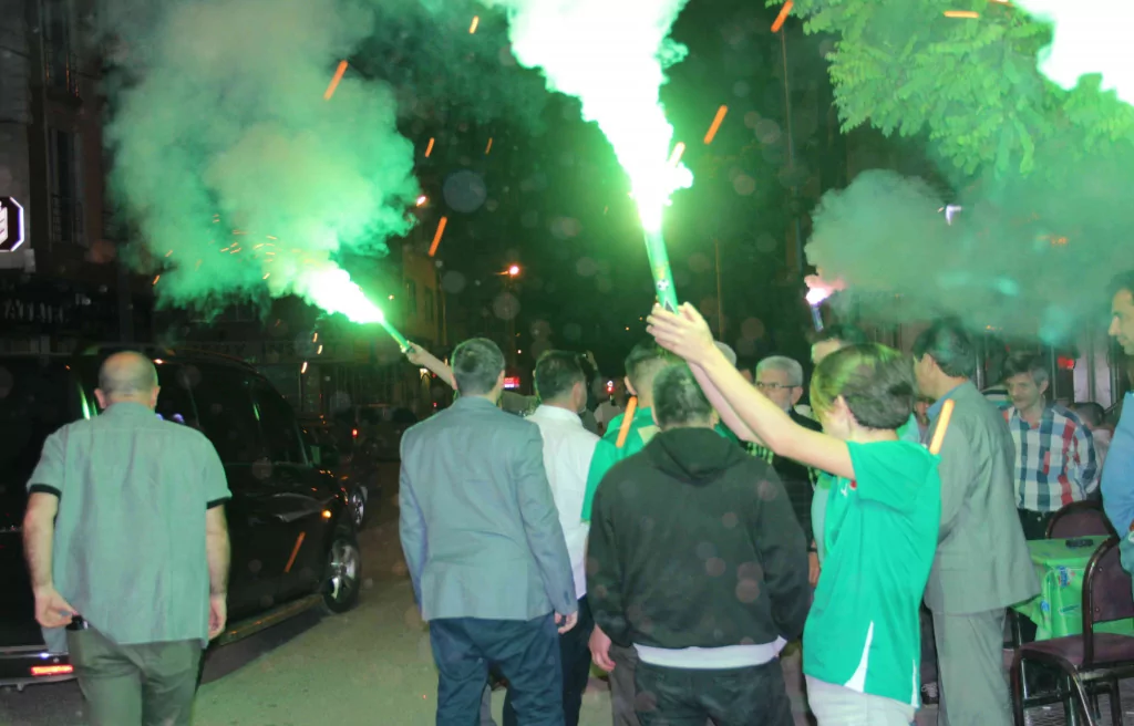 Ali Ay yeşil-beyazlı taraftarlarla buluştu