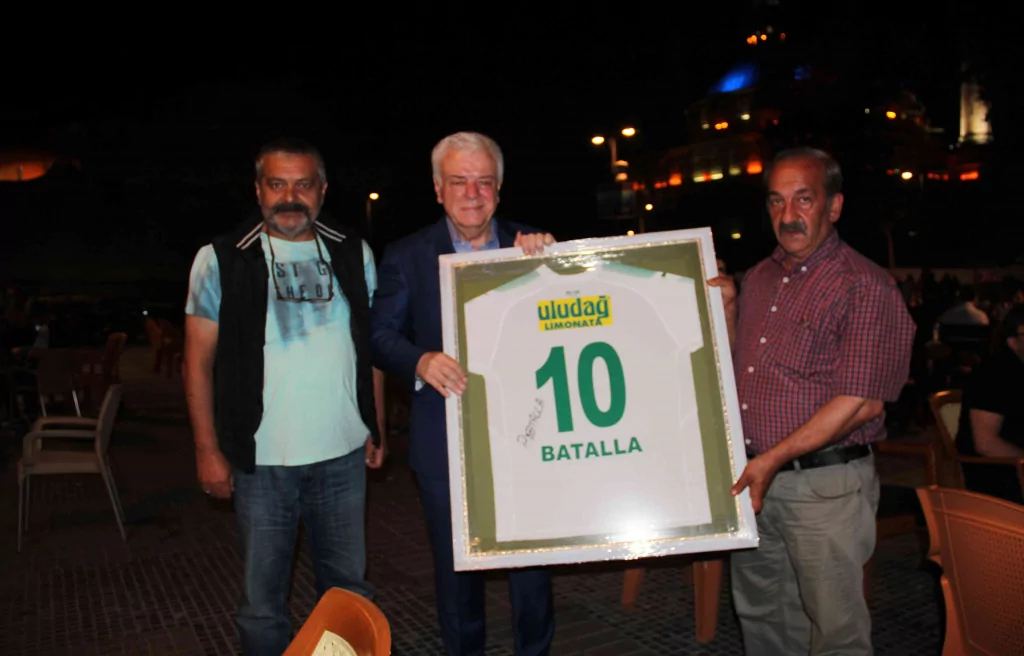 Ali Ay yeşil-beyazlı taraftarlarla buluştu