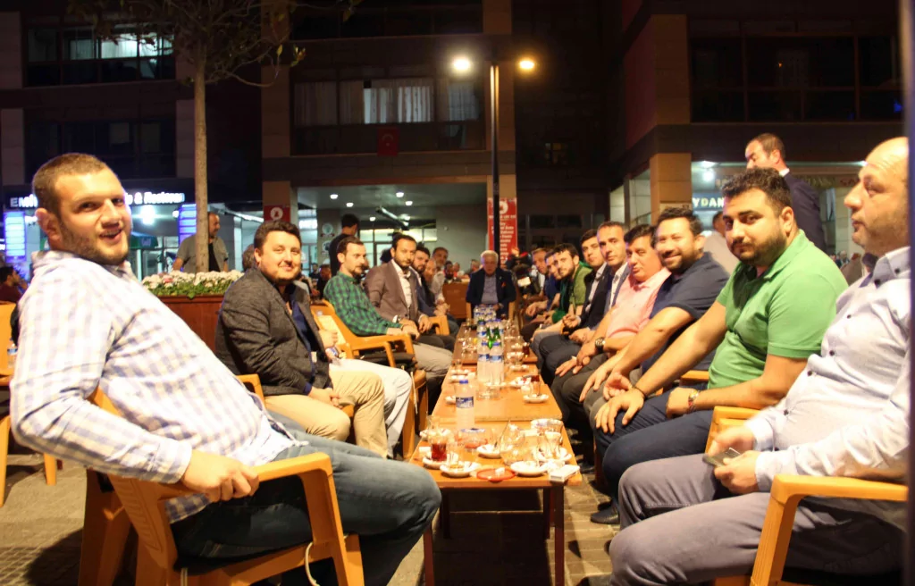 Ali Ay yeşil-beyazlı taraftarlarla buluştu