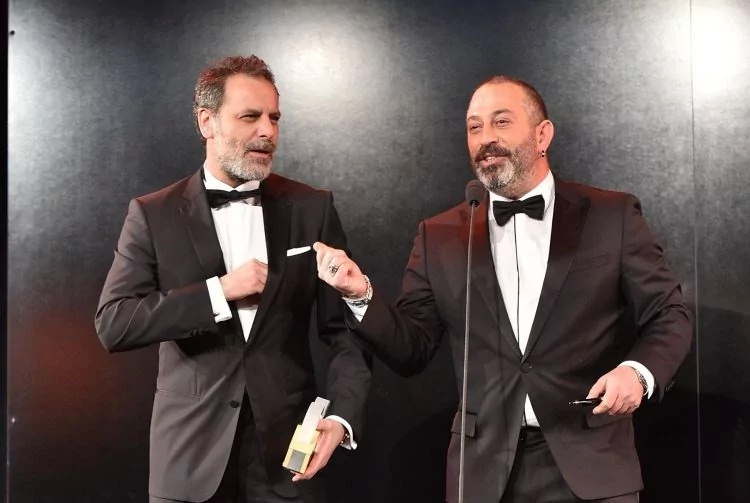 Ünlüler de yeni modaya uydu! (FOTO GALERİ)