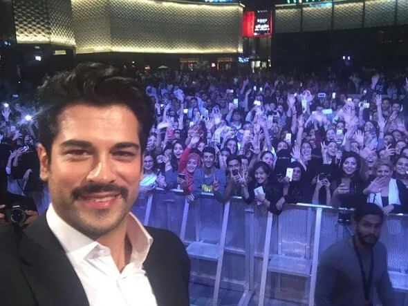 Ünlüler de yeni modaya uydu! (FOTO GALERİ)