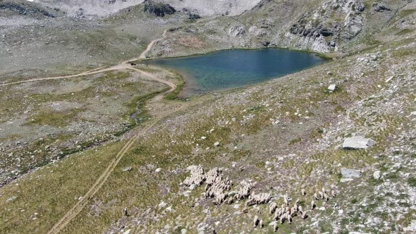 Uludağ'ın saklı kalmış güzelliği göller bölgesi
