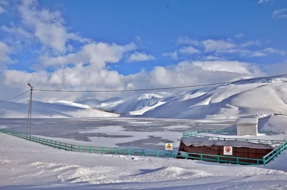 Tamamen donan barajdan muhteşem manzaralar