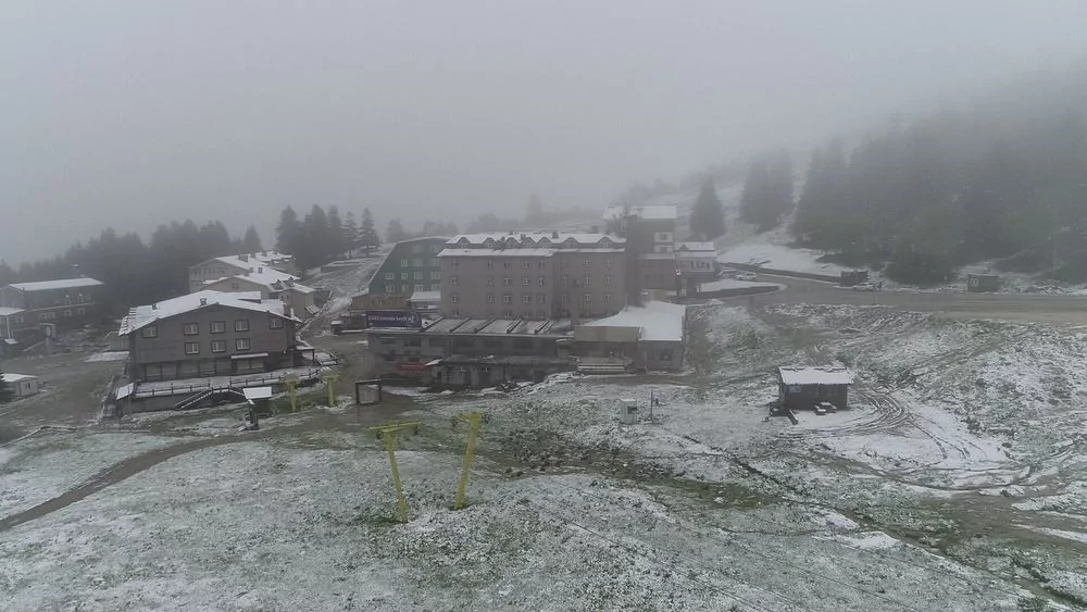 Uludağ'a Haziran ayında kar yağdı!