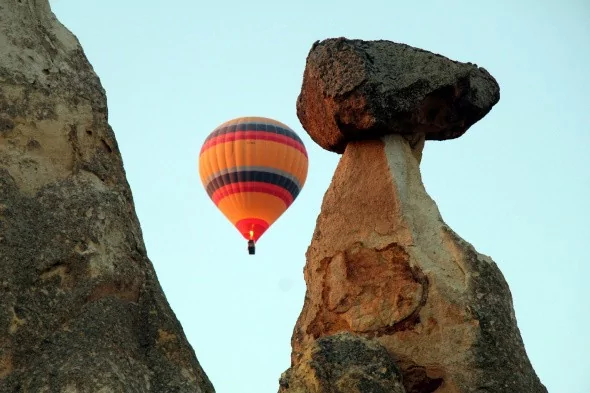 Kapadokya'da gökyüzünde görsel şölen