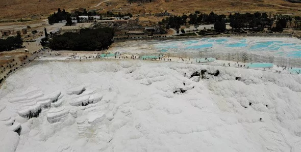 Beyaz cennet Pamukkale'ye yerli ve yabancı turistlerden yoğun ilgi