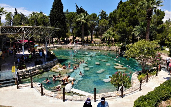 Beyaz cennet Pamukkale'ye yerli ve yabancı turistlerden yoğun ilgi