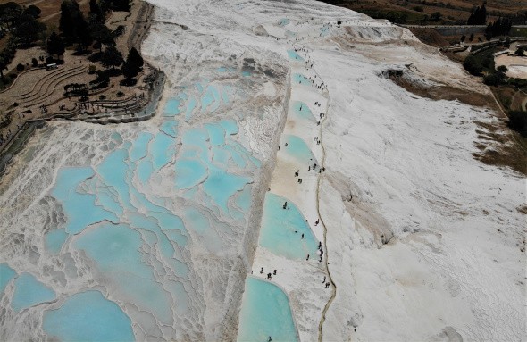 Beyaz cennet Pamukkale'ye yerli ve yabancı turistlerden yoğun ilgi