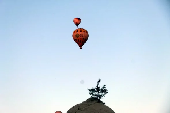 Kapadokya'da gökyüzünde görsel şölen