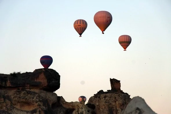 Kapadokya'da gökyüzünde görsel şölen