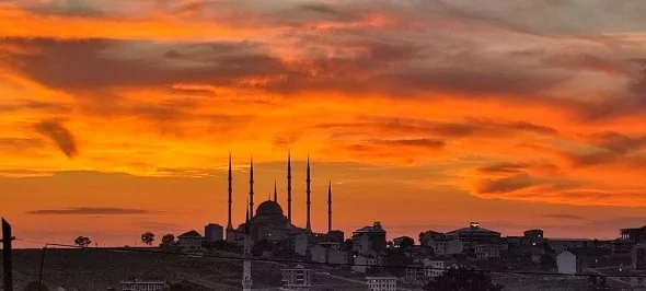 İstanbul'da kartpostallık günbatımı