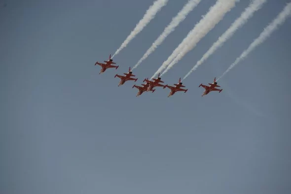 Türk yıldızlarından Çorum semalarında selamlama uçuşu