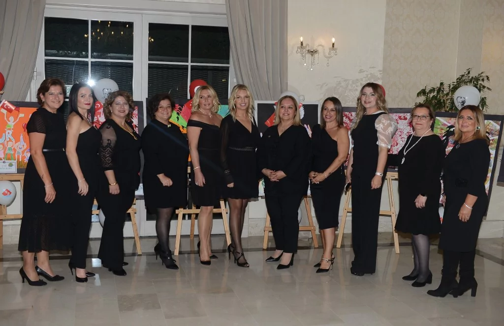 Annelerden renkli kutlama