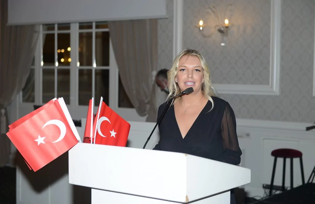 Annelerden renkli kutlama