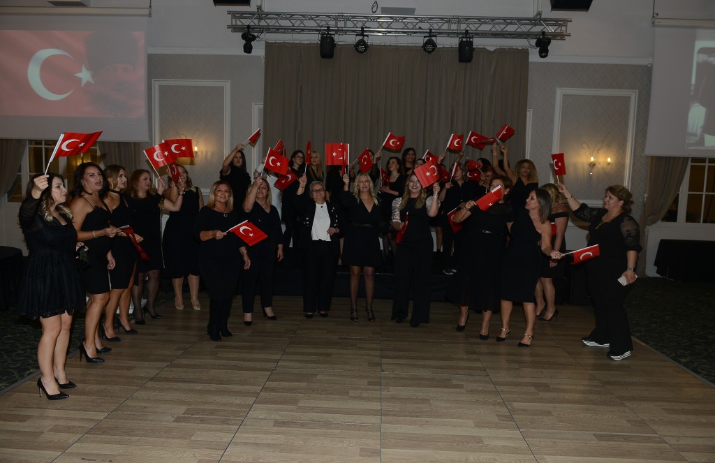 Annelerden renkli kutlama