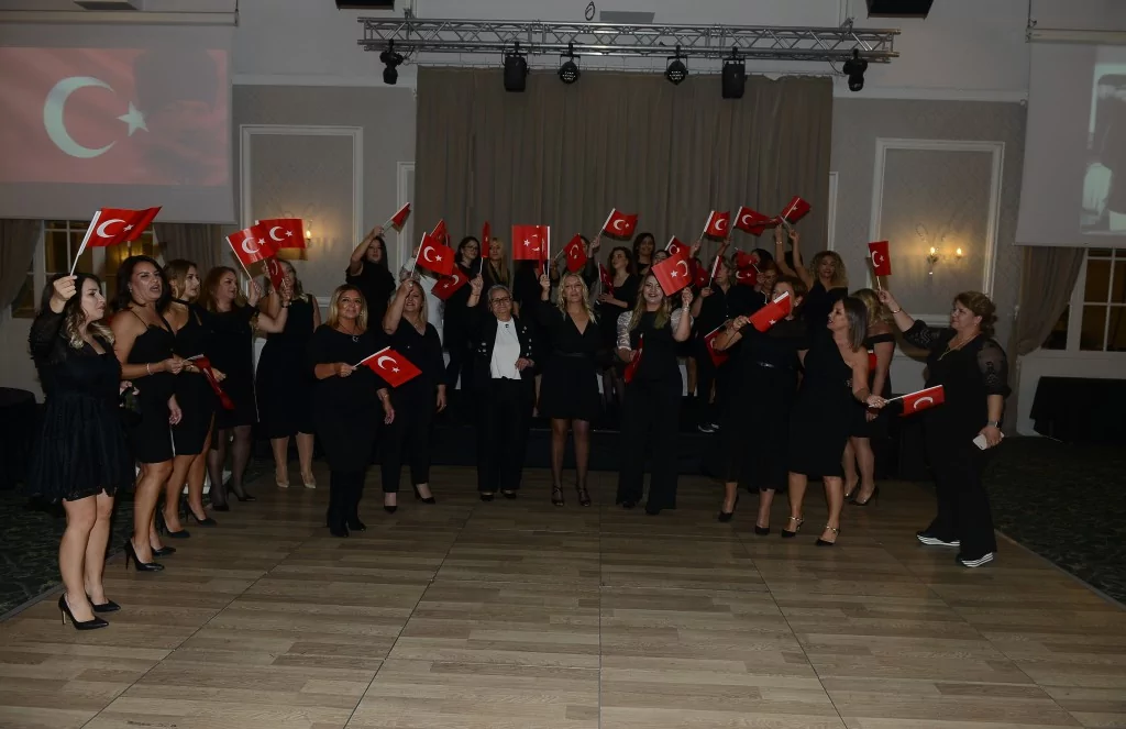 Annelerden renkli kutlama