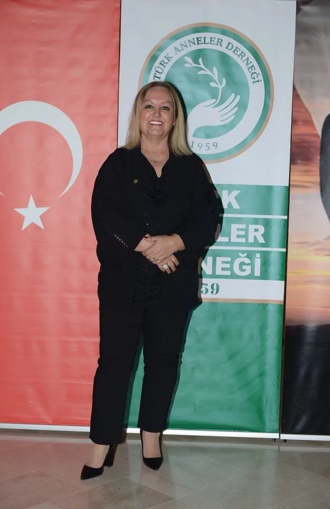 Annelerden renkli kutlama