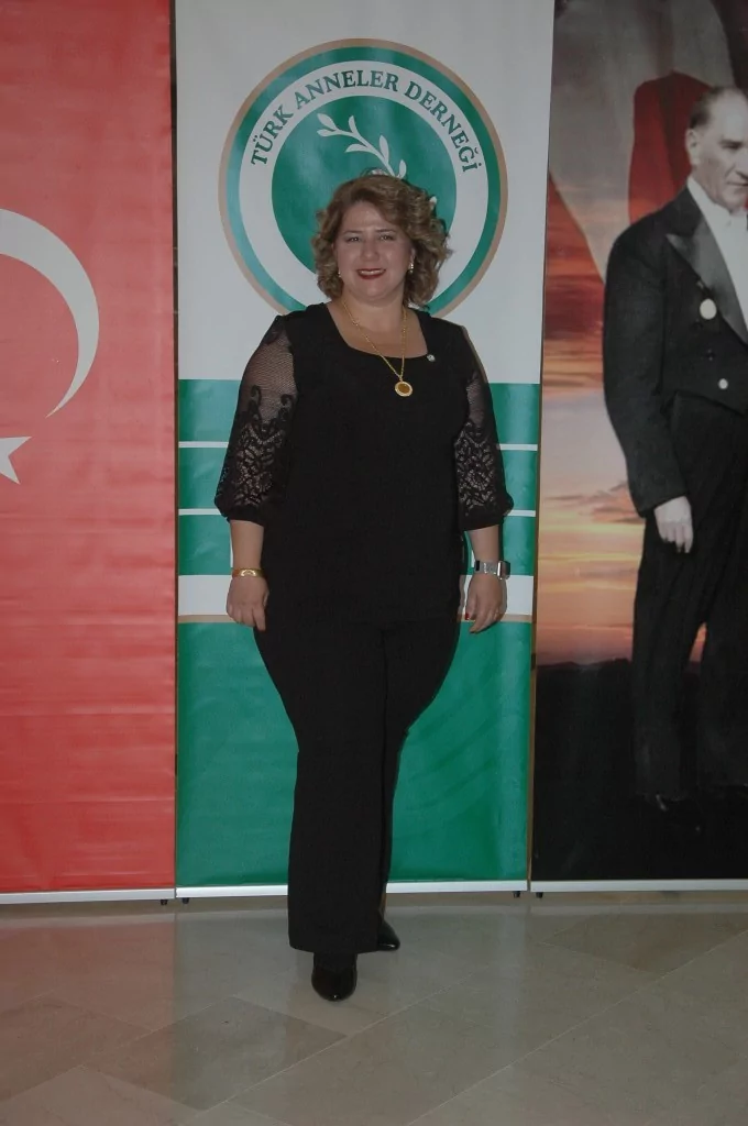 Annelerden renkli kutlama