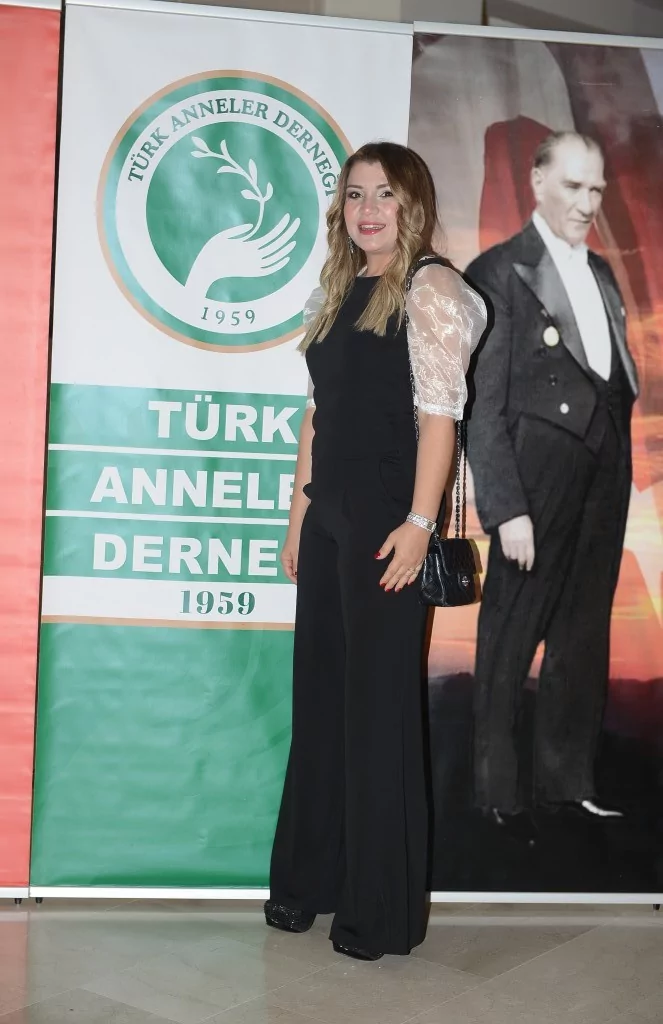 Annelerden renkli kutlama