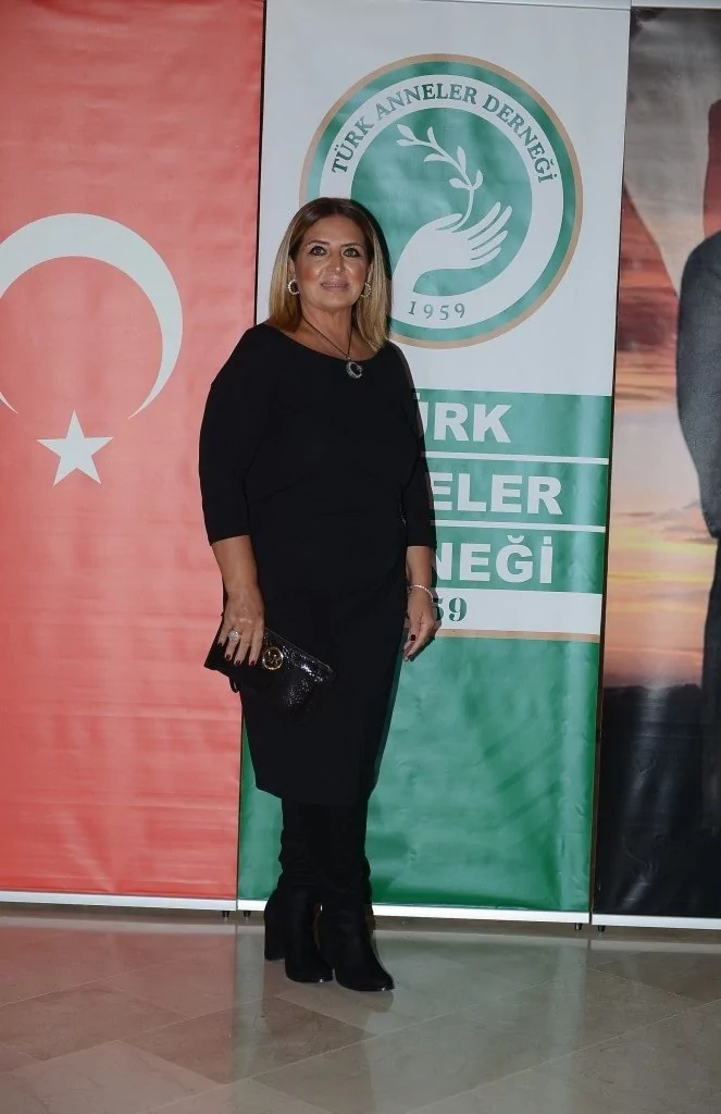 Annelerden renkli kutlama