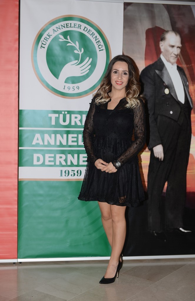 Annelerden renkli kutlama