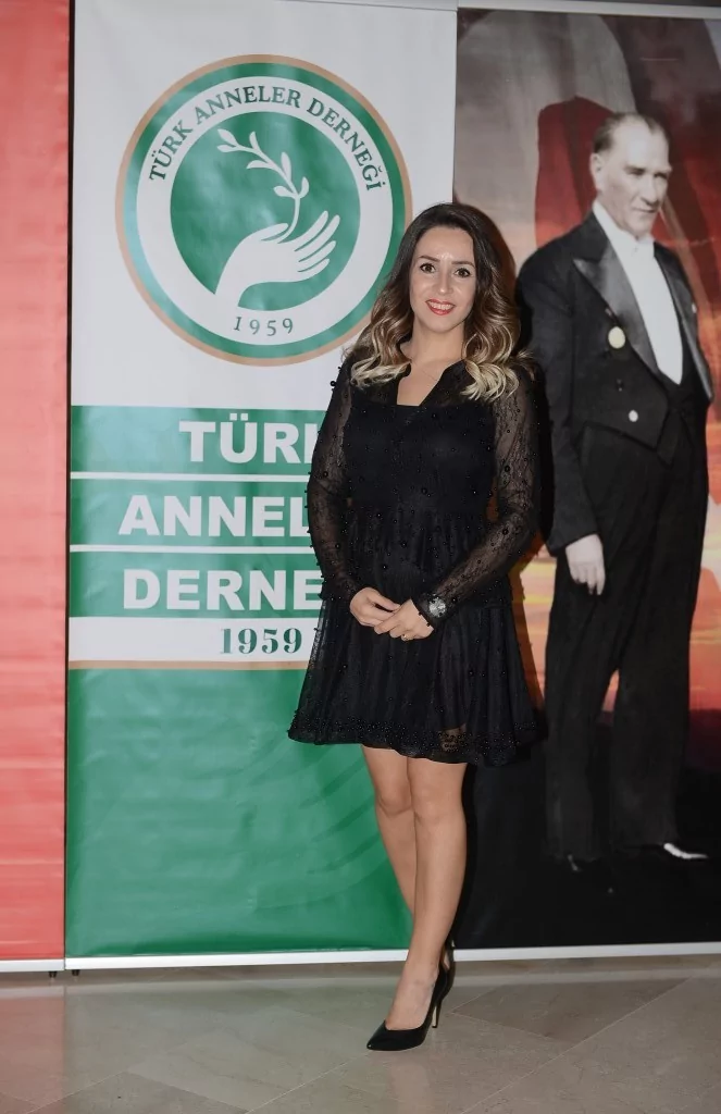 Annelerden renkli kutlama