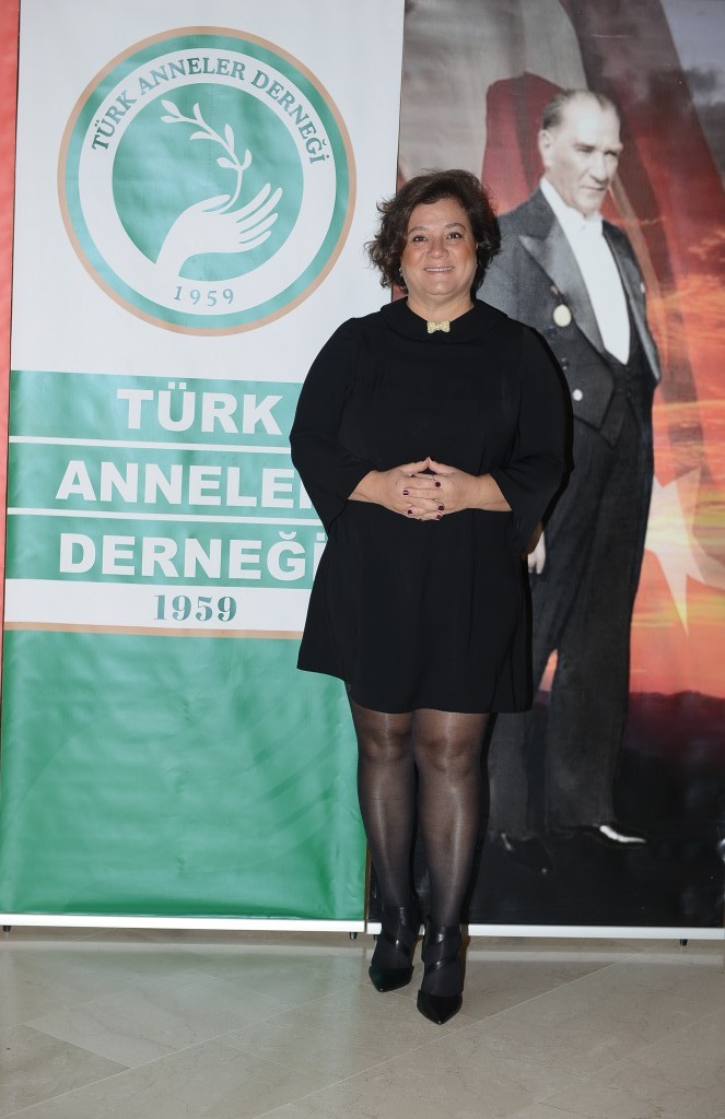 Annelerden renkli kutlama