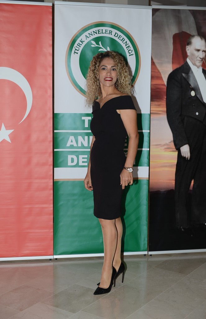 Annelerden renkli kutlama