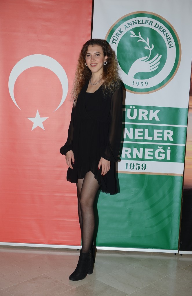 Annelerden renkli kutlama