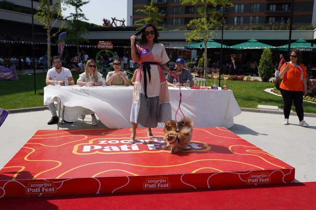 Pati dostlarına muhteşem yarışma