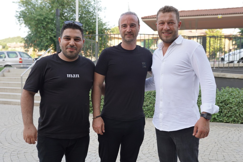 Pati dostlarına muhteşem yarışma