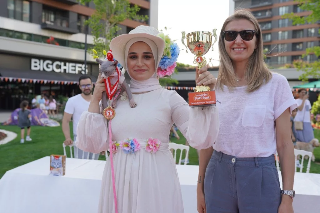 Pati dostlarına muhteşem yarışma