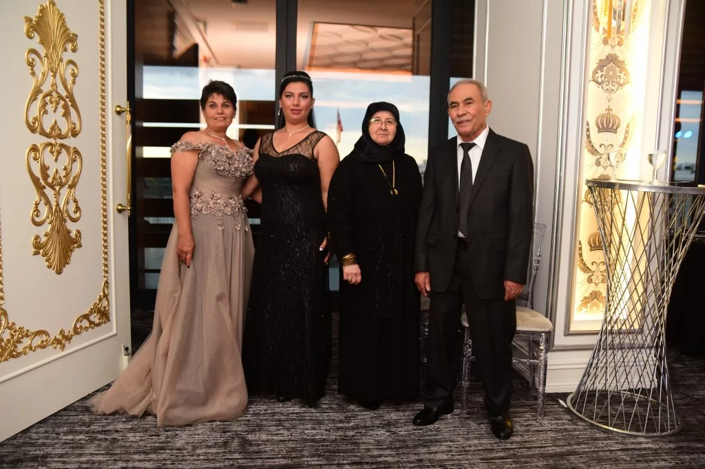 Mutluluğa yelken açtılar  Büşra Altay ile Yağız Orkun Okumuş, Deluxe Bursa'da düzenlenen renkli düğünle dünya evine girdi.