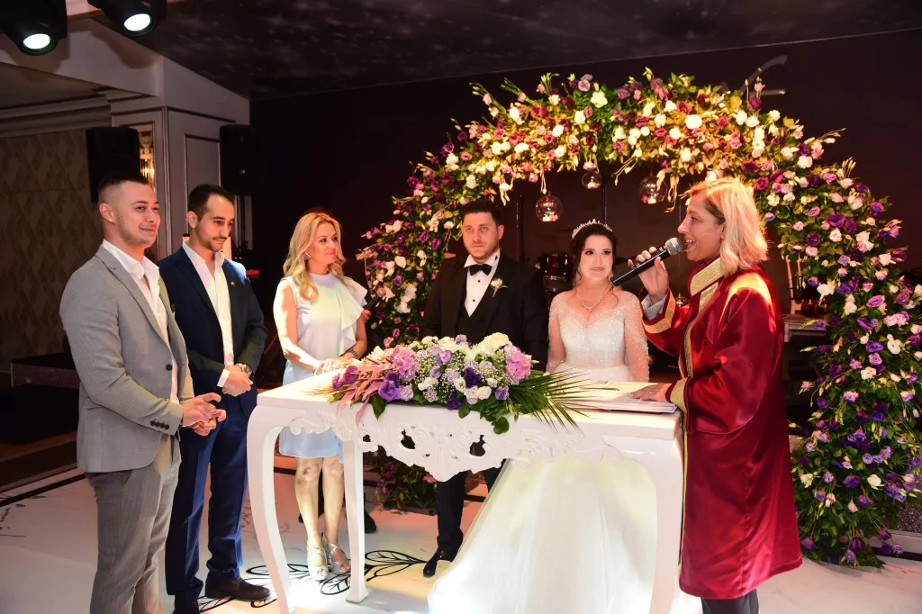 Mutluluğa yelken açtılar  Büşra Altay ile Yağız Orkun Okumuş, Deluxe Bursa'da düzenlenen renkli düğünle dünya evine girdi.